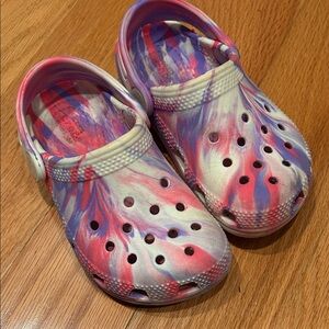 Glow in the dark CROCS Kids Water Shoes in Pink and Blue Swirl